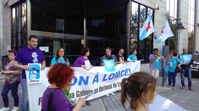 Nais, pais e profesorado concéntrase en cidades e vilas galegas para manifestar o seu rexeitamento á  LOMCE e as reválidas